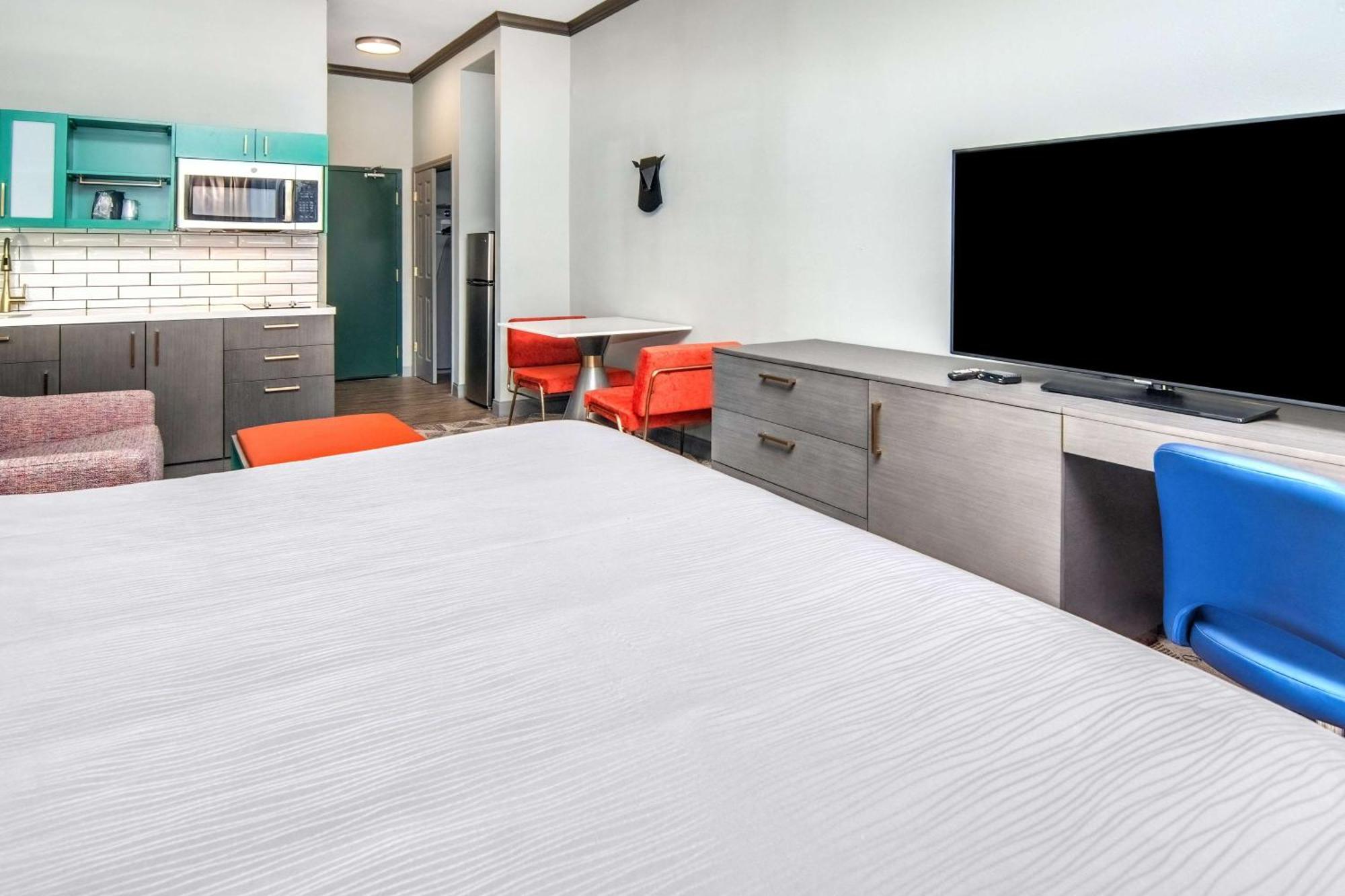 King Suite Sofa Bed Kitchenette Non-Smoking