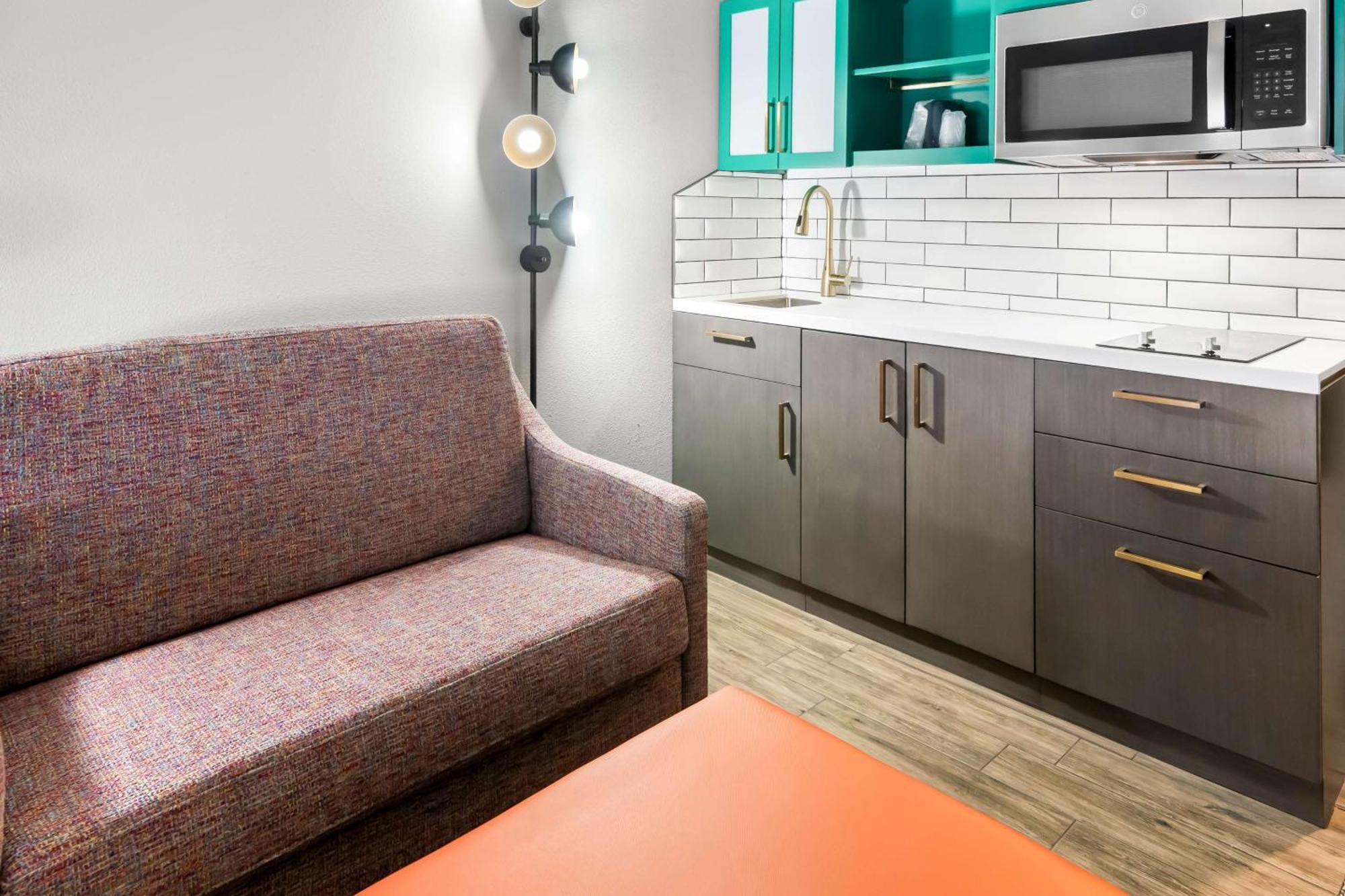 King Suite Sofa Bed Kitchenette Non-Smoking